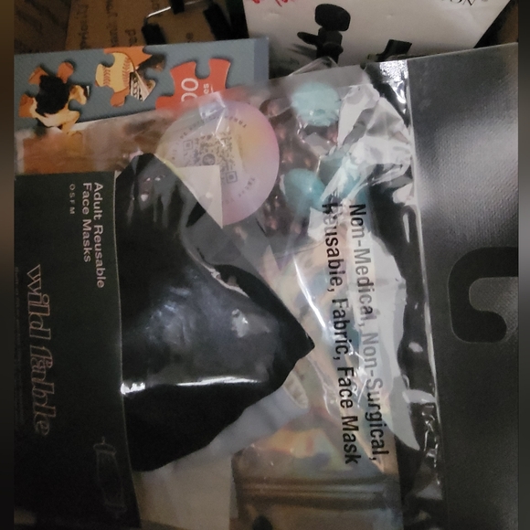 Winner is being select NOW!! Mystery Box + entry KATE SPADE Navy Blue & Cream - Picture 10 of 17